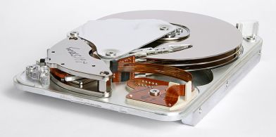 800px-seagate_st33232a_hard_disk_inner_view